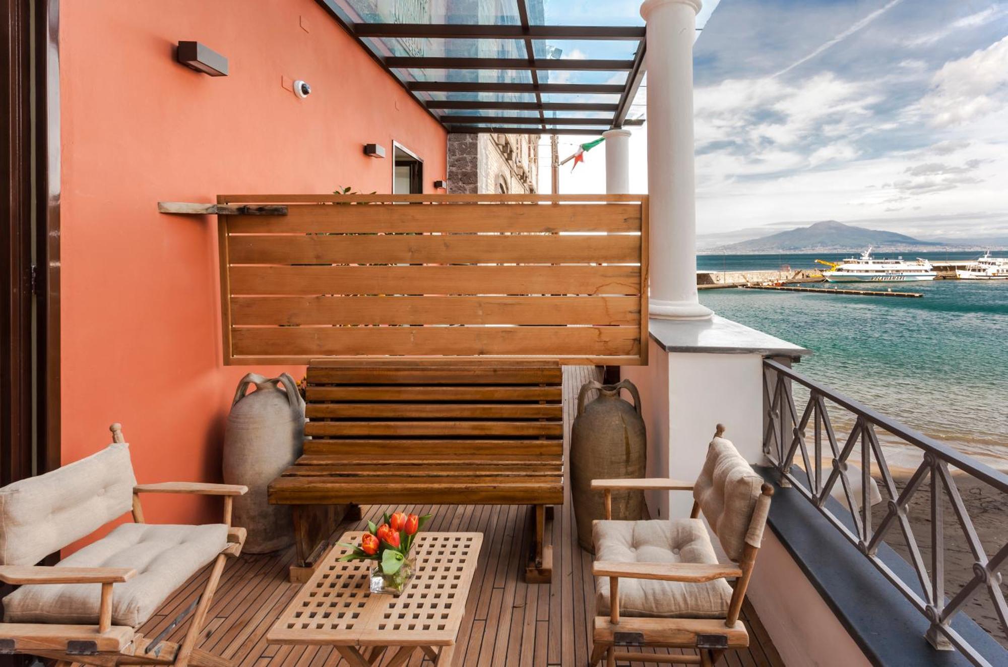Yacht Club Capo Cervo Suites B&B Sorrent Exterior foto